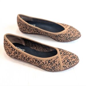 TOMS Women's Tan and Black Leopard Flats Size 6